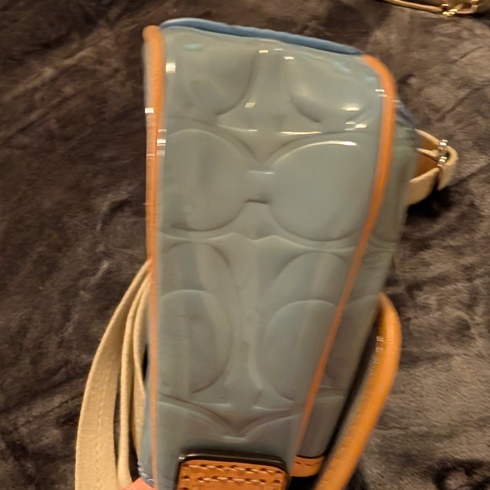 Coach patent Leather Quilted Blue and Tan Crossbody Bag In Good Shape! - Picture 6 of 11